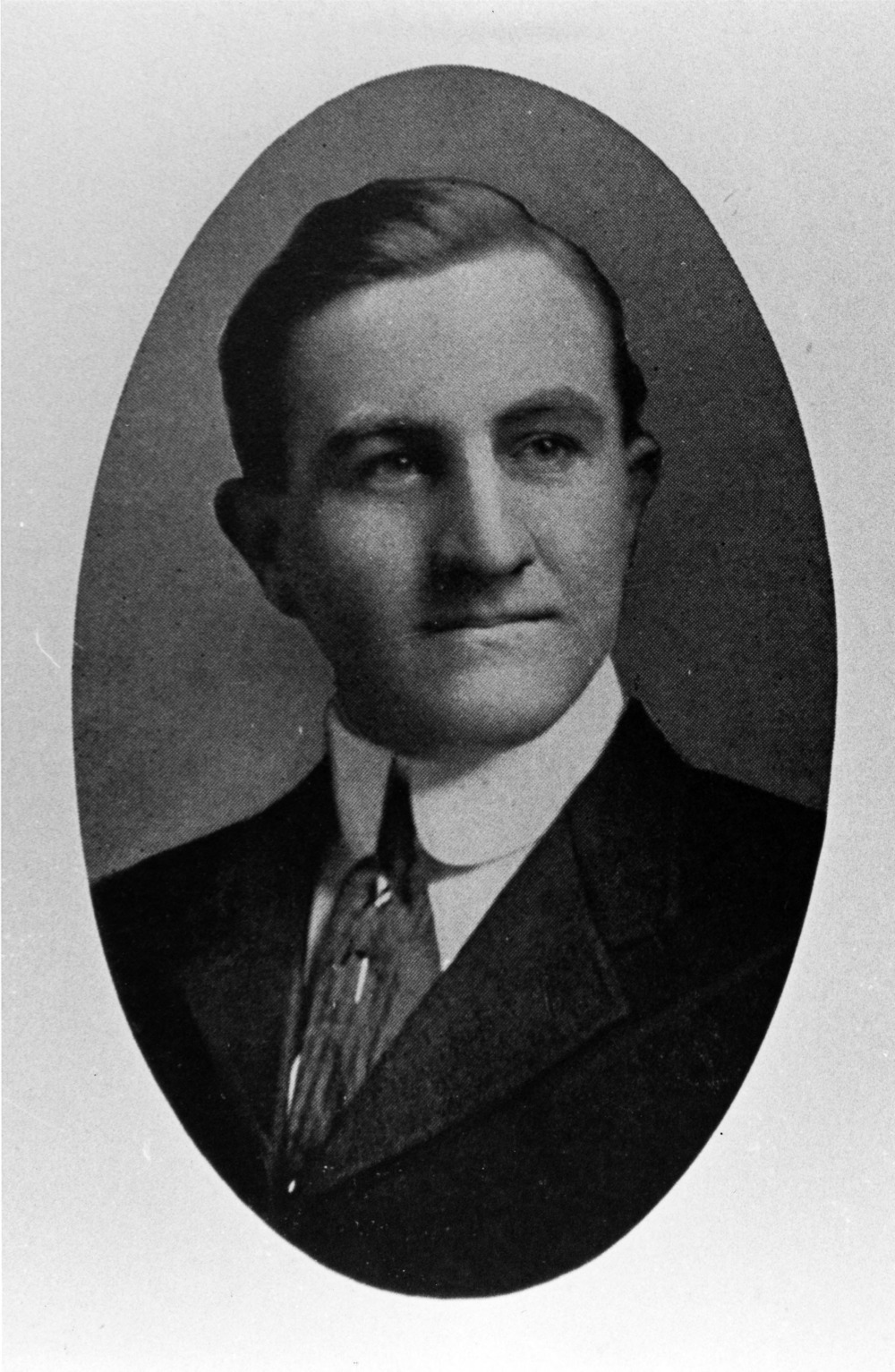 Black and white portrait of Frank Thompson from the 1909 Agromeck.