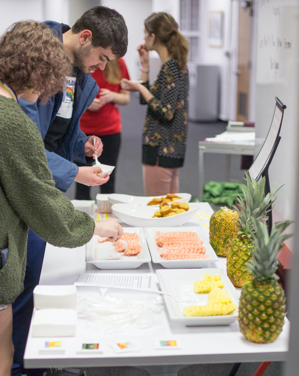 Students sample genetically modified pineapple at a Libraries "Future of Food' event
