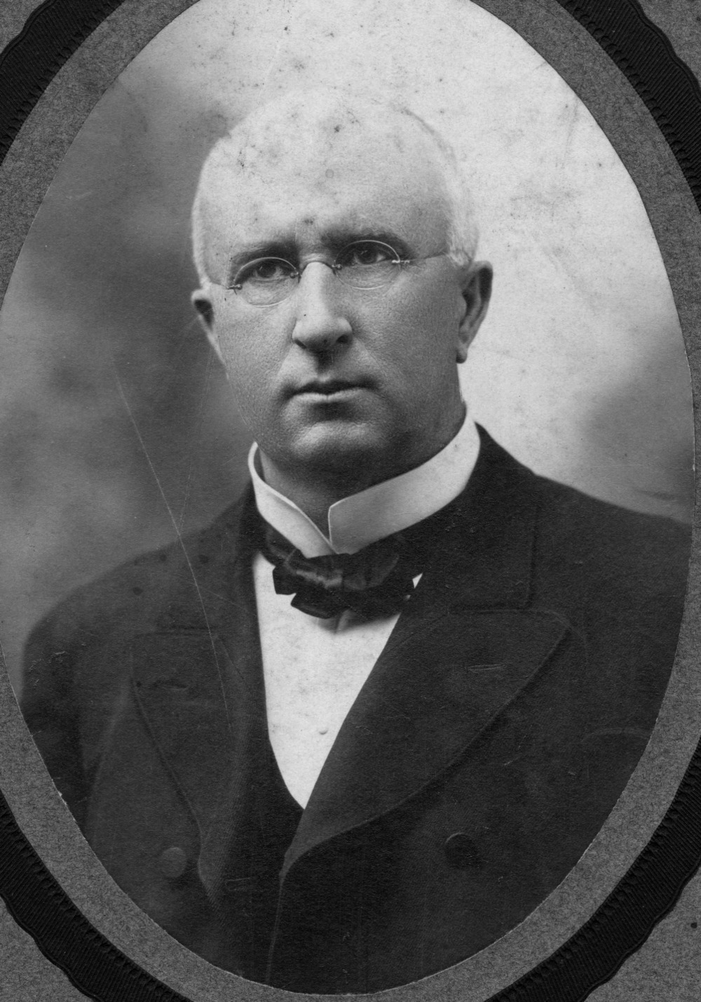 Black and white portrait of George Tayloe Winston