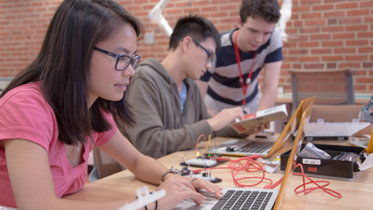 NC State Students learn new technologies in the D. H. Hill Library Makerspace 