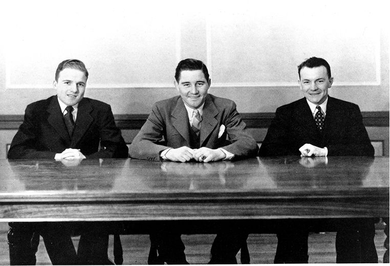 Bill Friday (center), senior class president, 1941