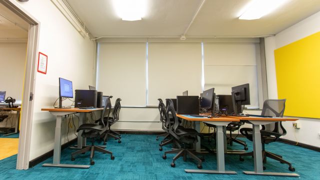 The room appears to be set up for multiple users to engage in computer-based work, possibly including VR or other high-performance computing tasks.