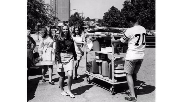 Students moving in on campus, 1973.