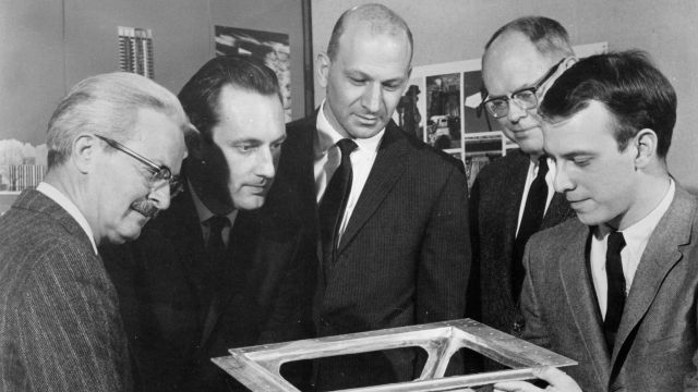 Pictured from left to right are School of Design Dean (1948-1972) Henry Kamphoefner, Brian Shawcroft, Charles H. Kahn, Joseph N. Boaz, and an unidentified student